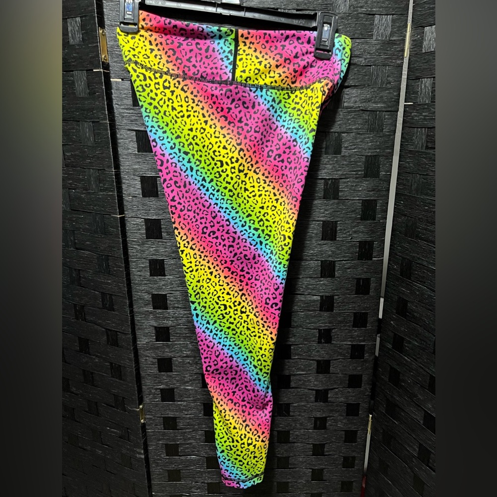 NWOT ZYIA Girl's Rainbow Leopard Light n Tight Legging